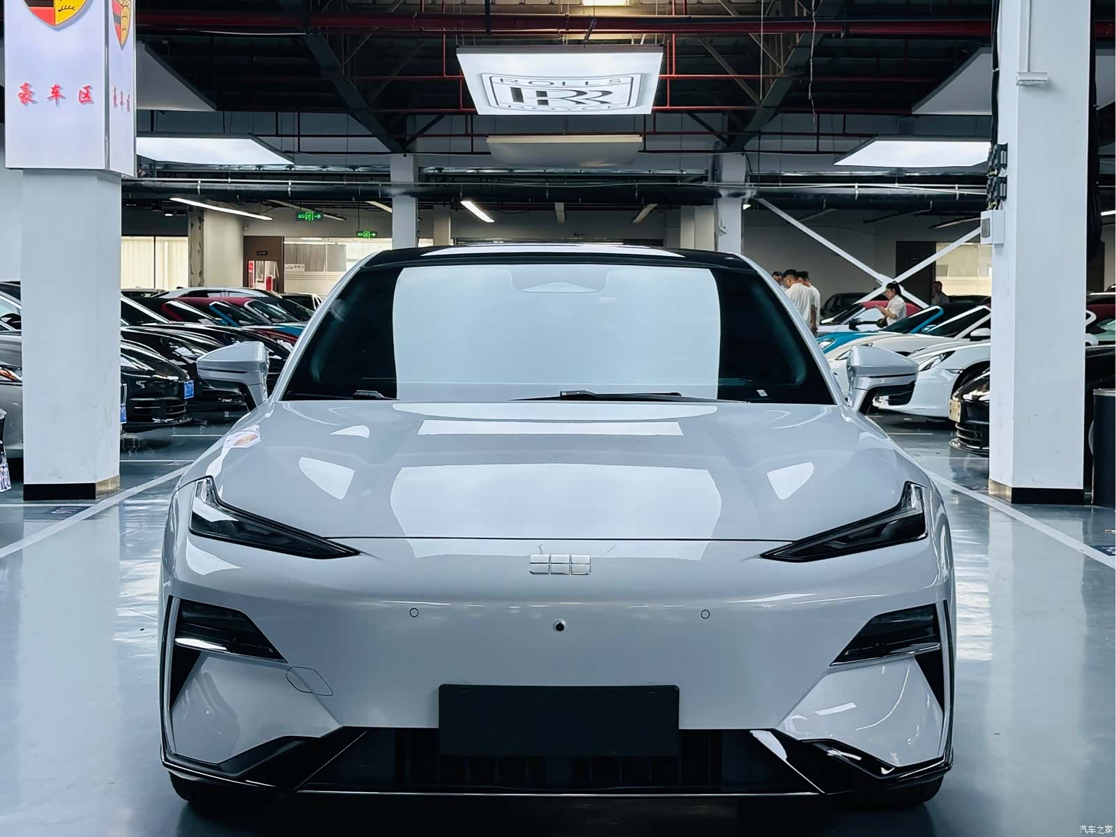 Geely E8, 2025 2