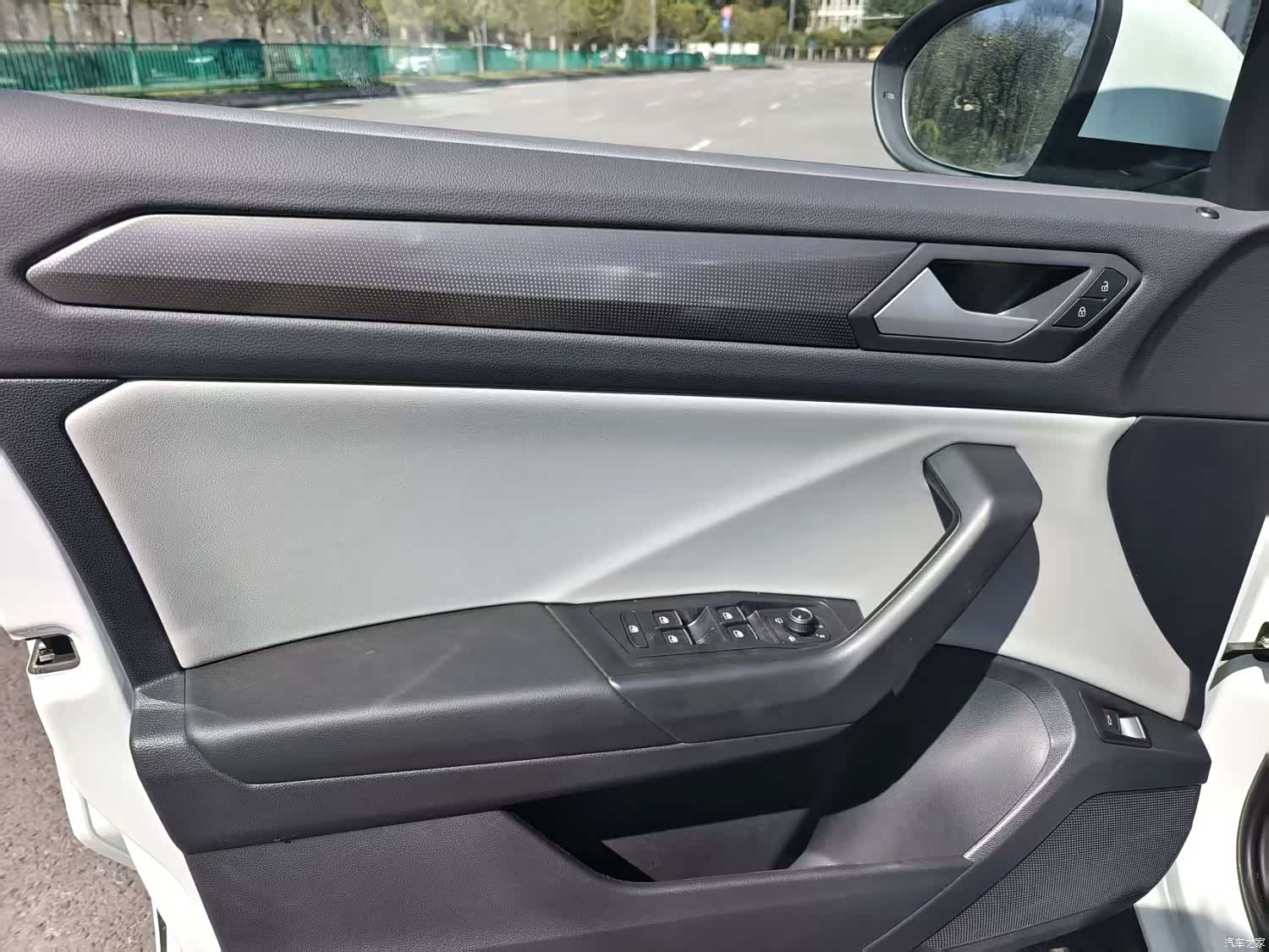 Volkswagen T-ROC, 2026 3