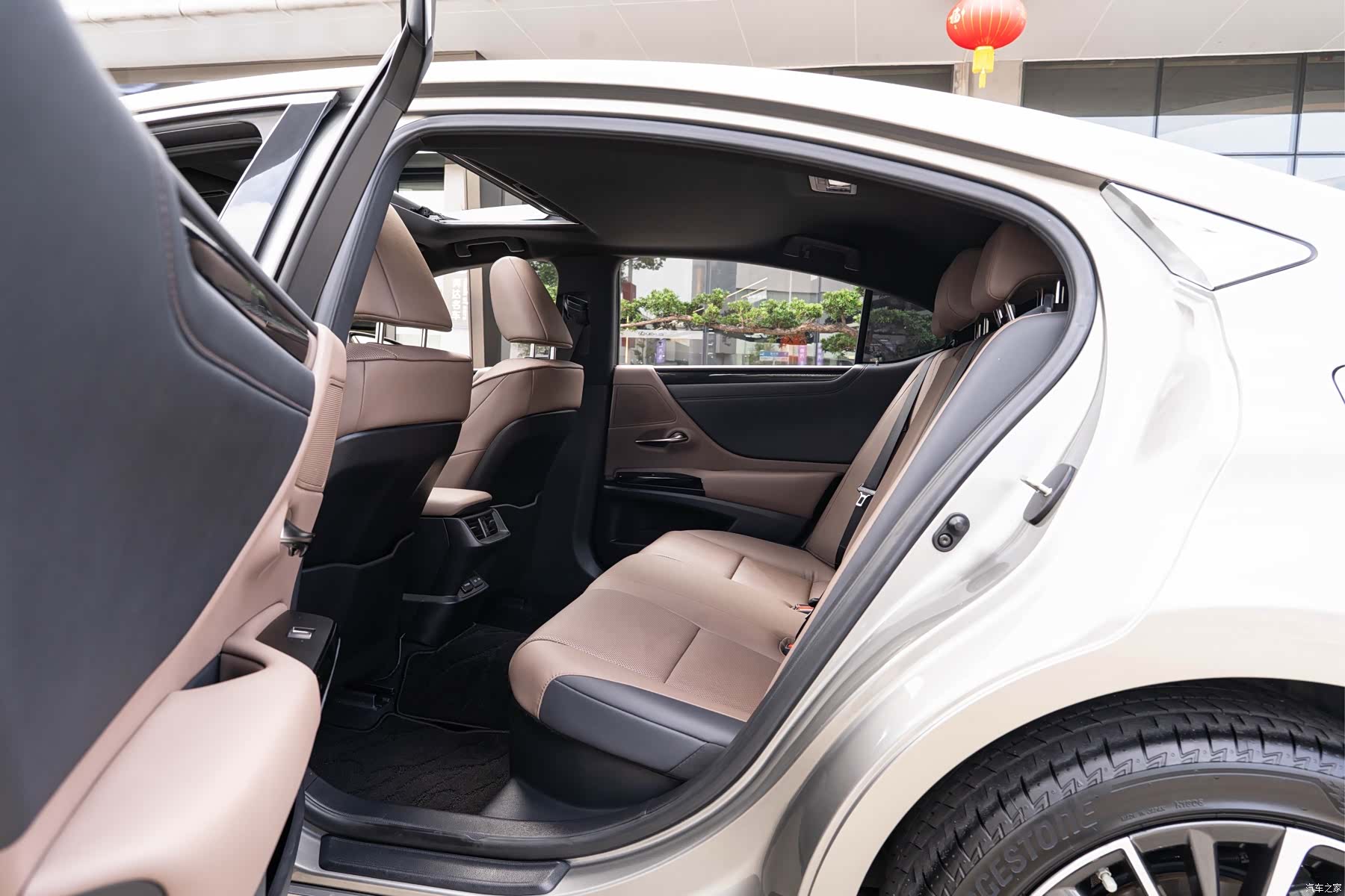 Lexus ES, 2023 10
