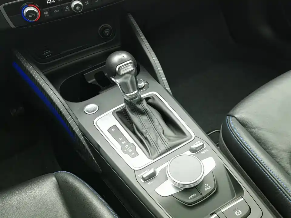 Audi Q2L Audi Q2L