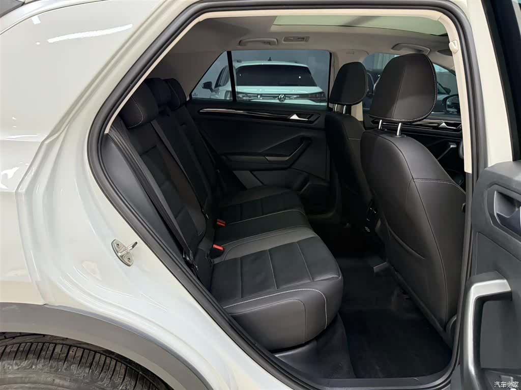 Volkswagen T-ROC, 2023 22