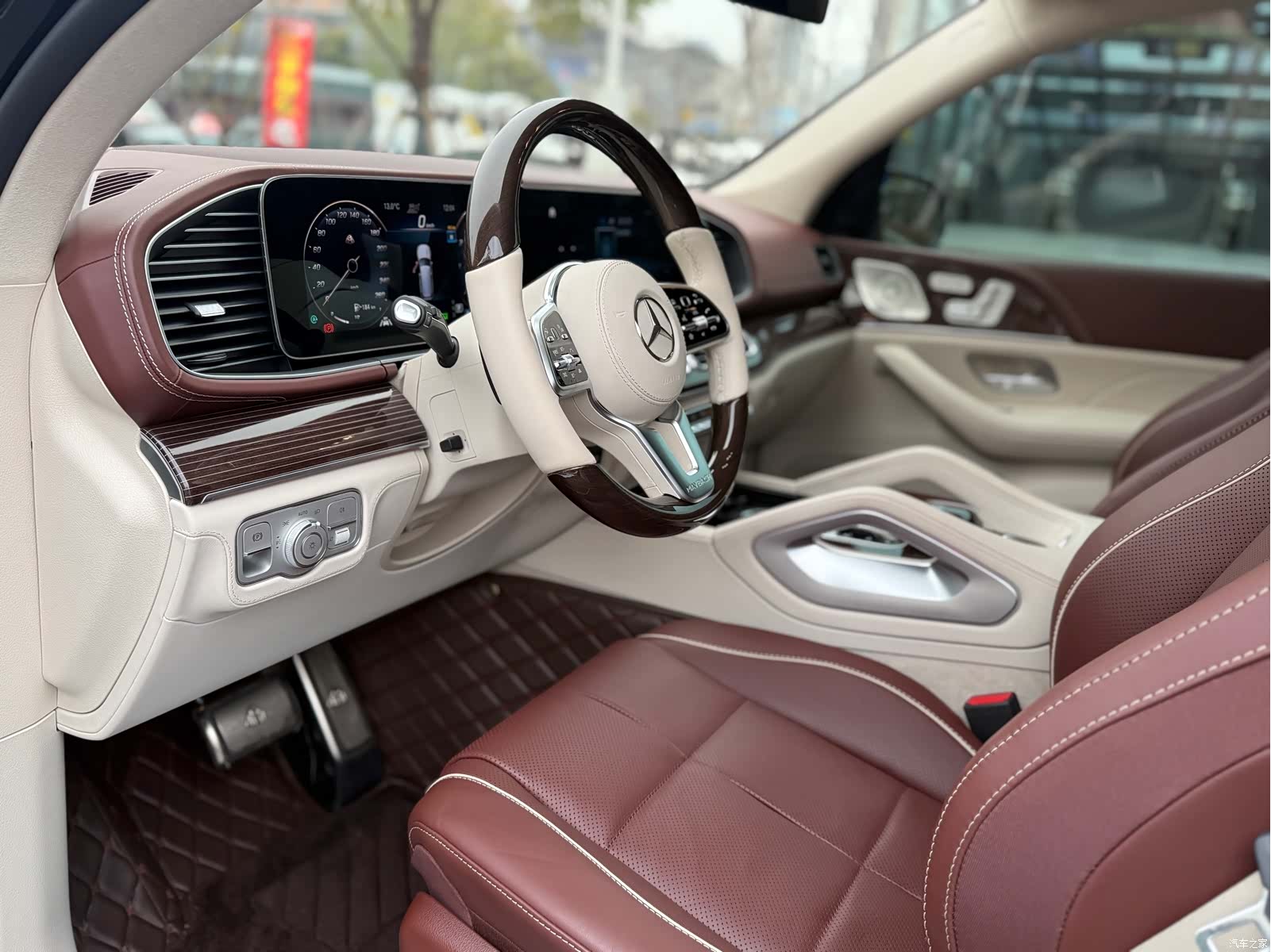 Maybach GLS, 2023 4
