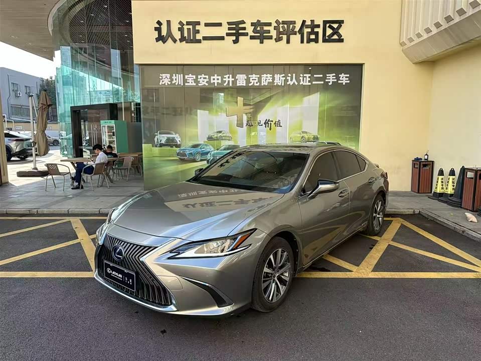 Lexus ES