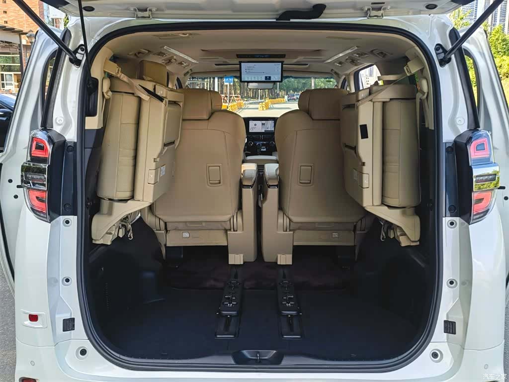 Toyota Vellfire, 2020 12