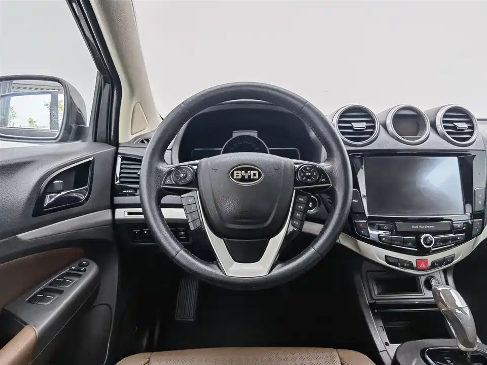 BYD S7