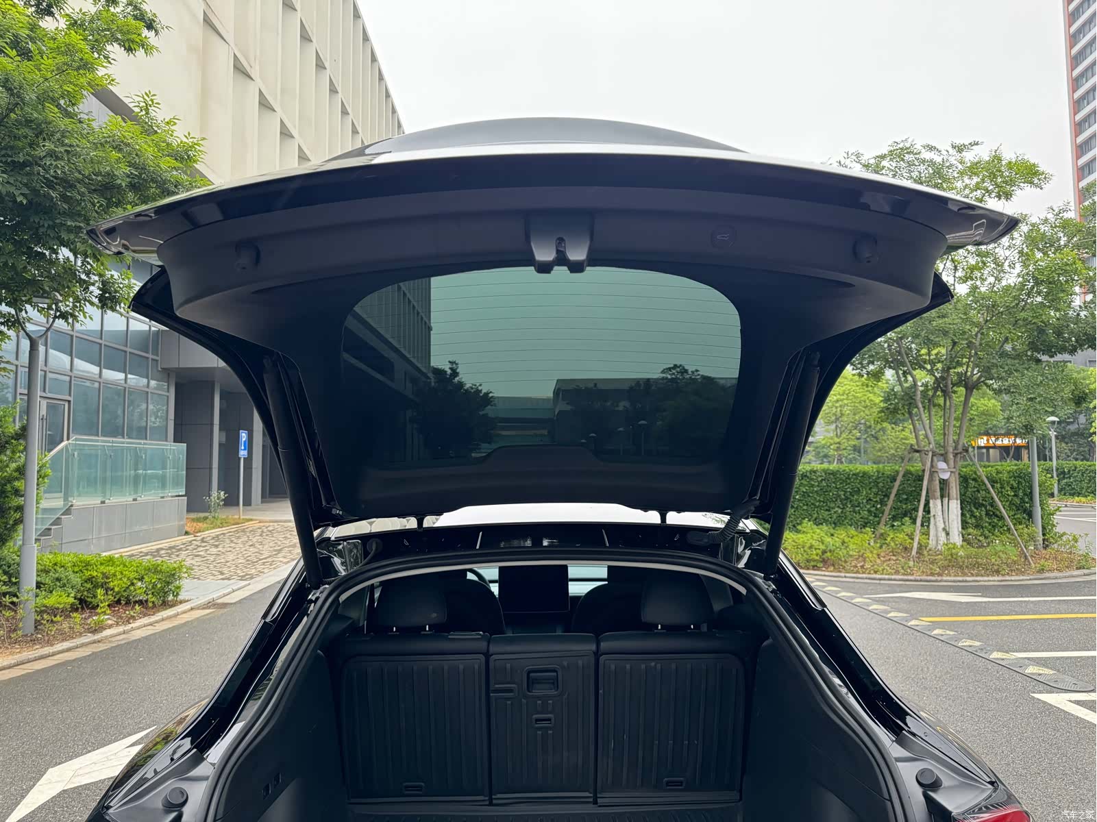 Tesla Model Y, 2023 15