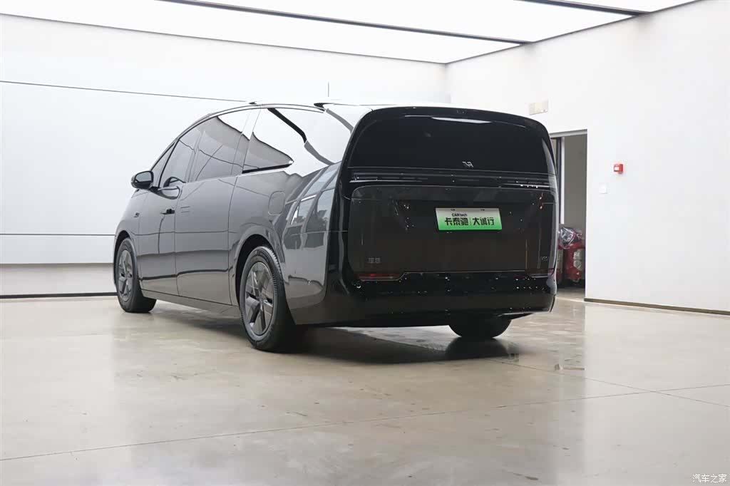 Li Auto MEGA, 2025 36