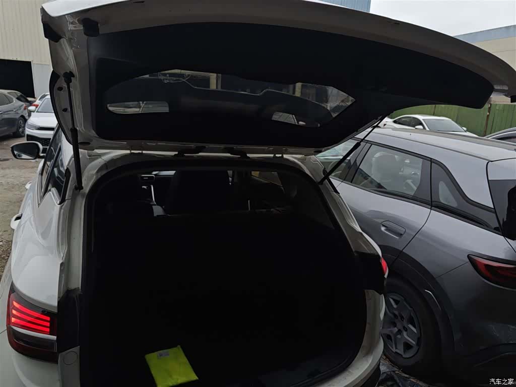 Geely Coolray, 2021 15