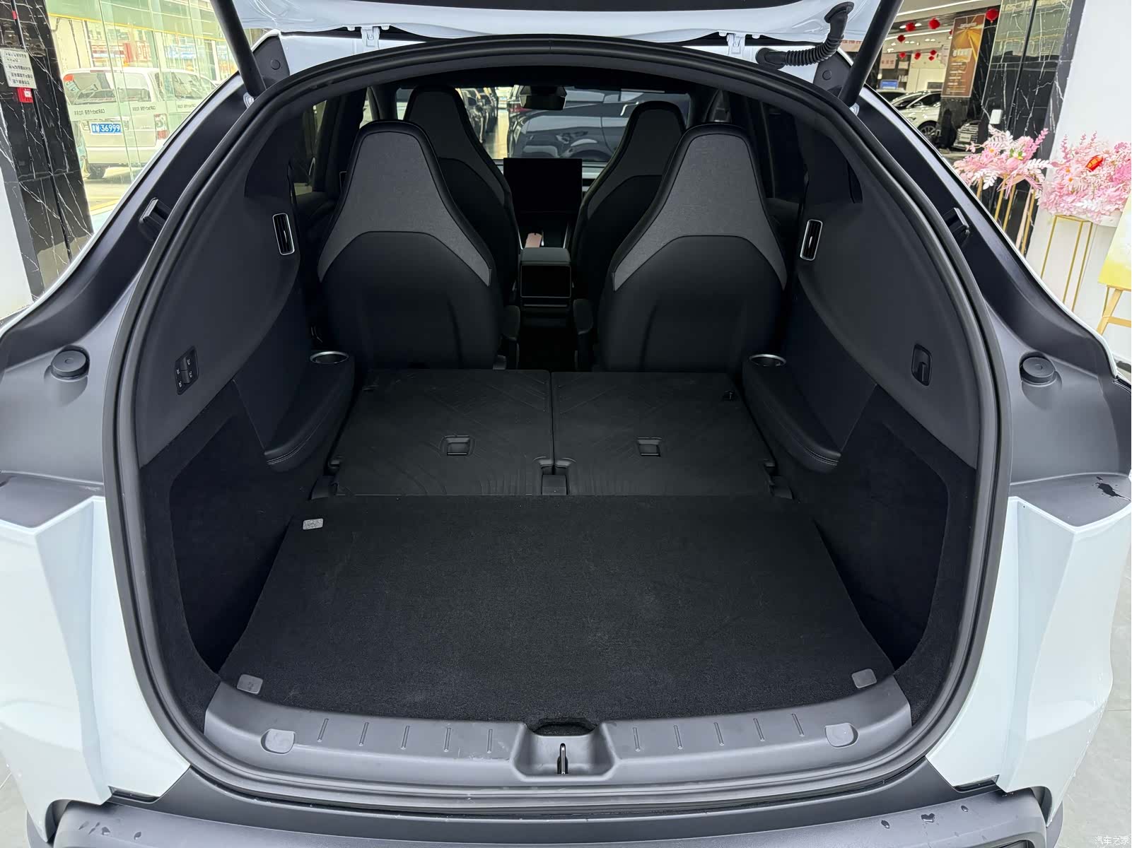 Tesla Model Y, 2026 14