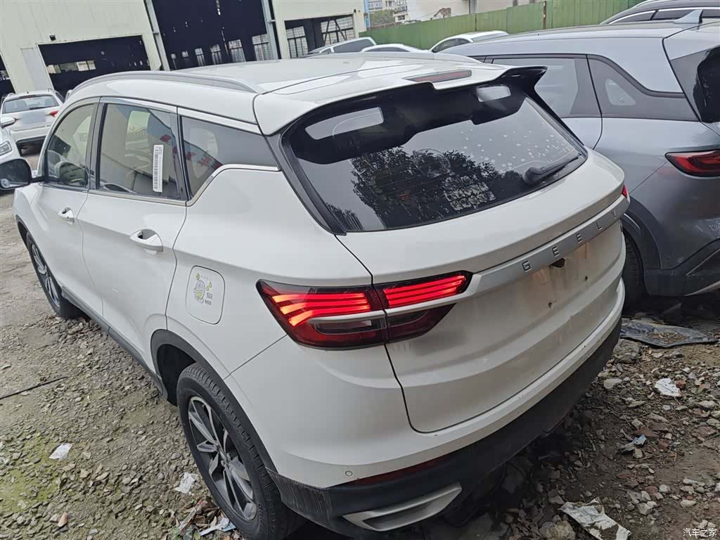 Geely Coolray, 2021 23