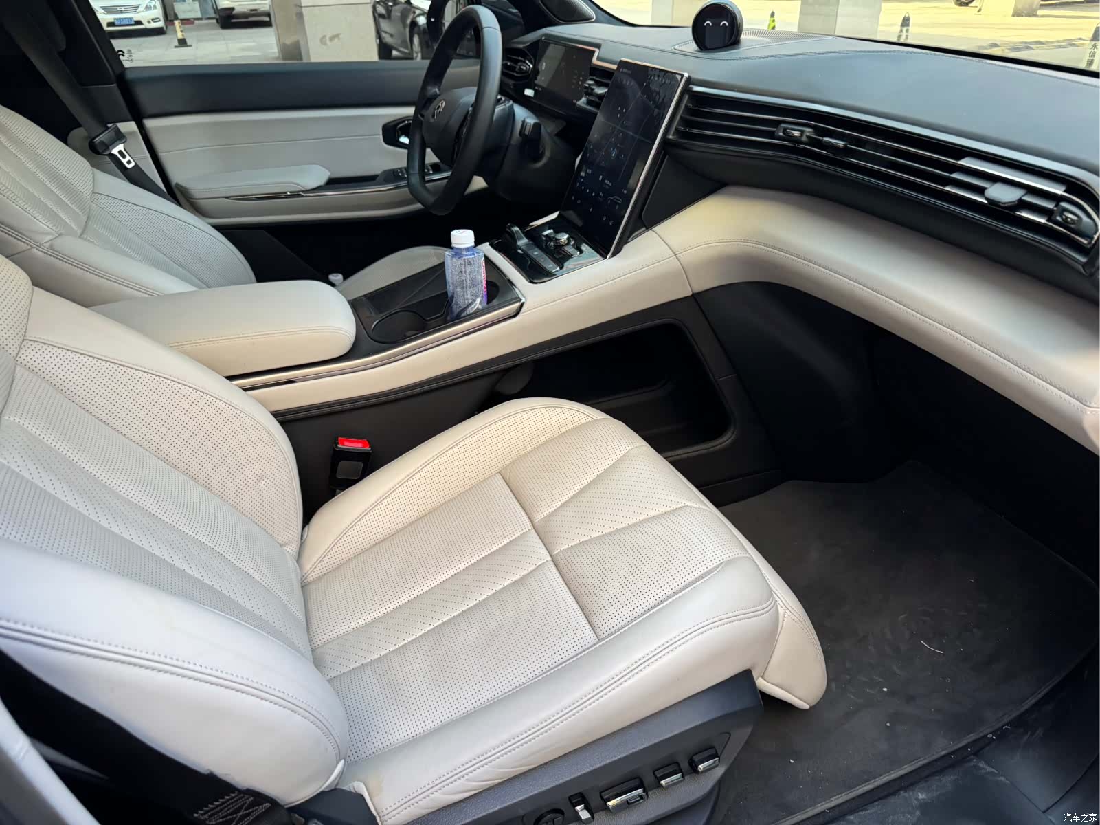 NIO ES8, 2021 11