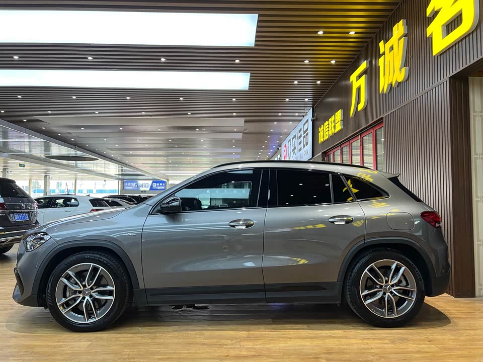 Mercedes-Benz GLA AMG Mercedes-Benz GLA AMG