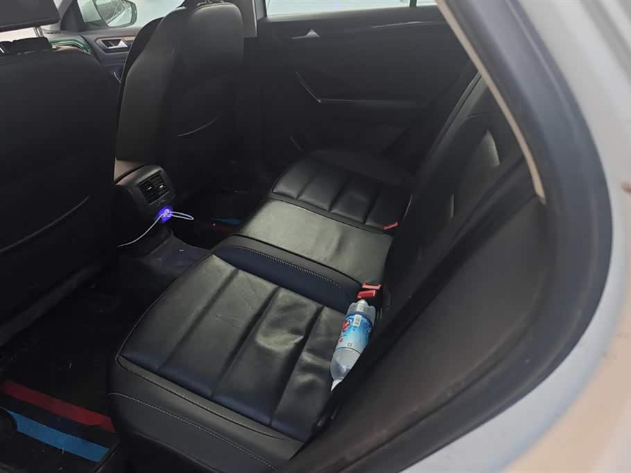 Volkswagen T-ROC exploring Songs