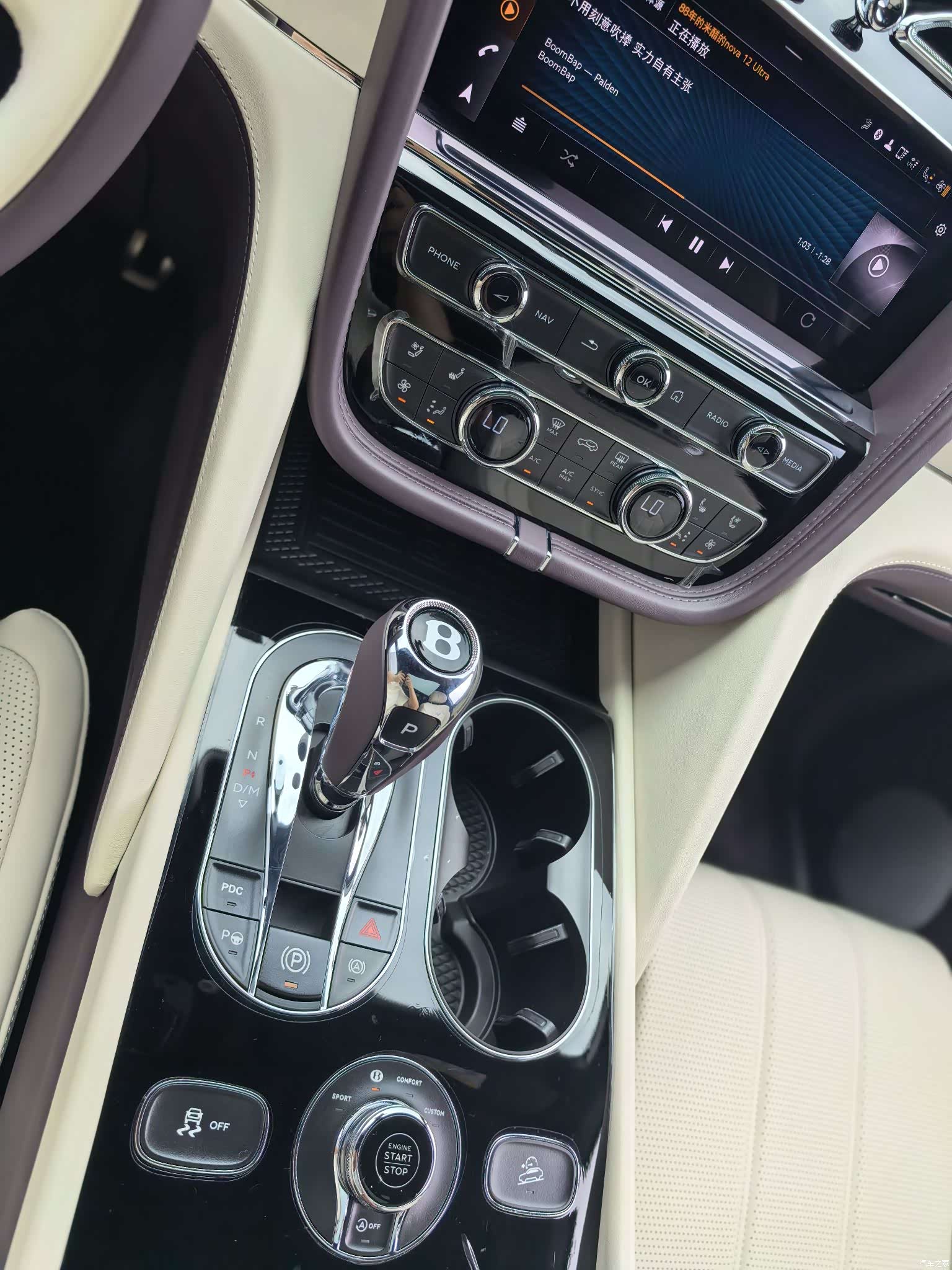 Bentley Bentayga, 2024 10