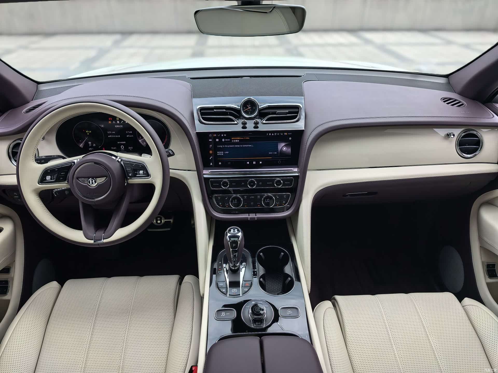 Bentley Bentayga, 2024 15