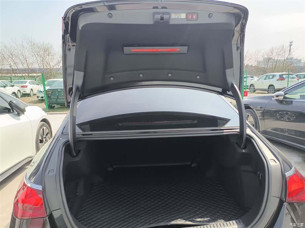 Mercedes-Benz E-Class, 2024 19