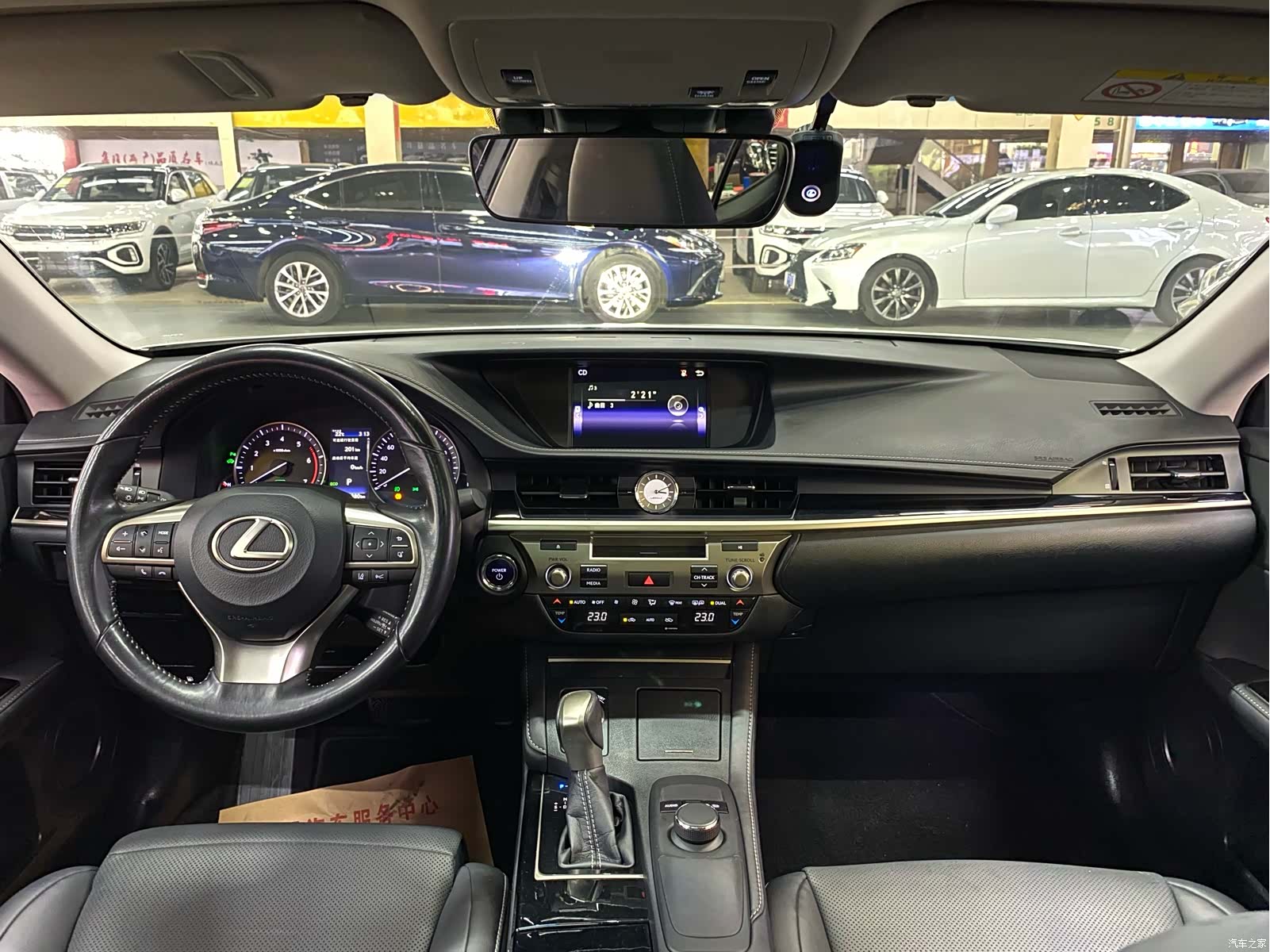 Lexus ES, 2017 все фото