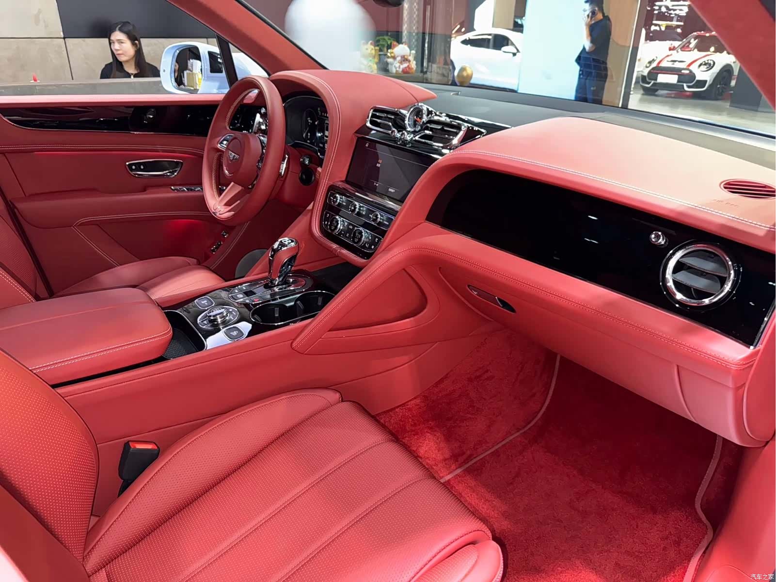 Bentley Bentayga, 2023 18