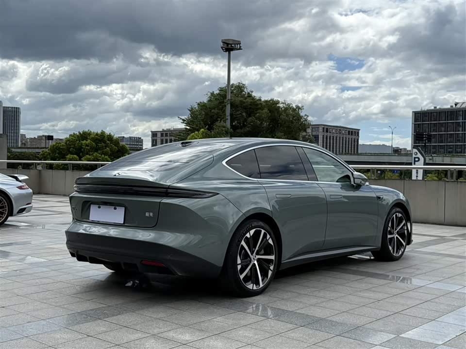 NIO ET5