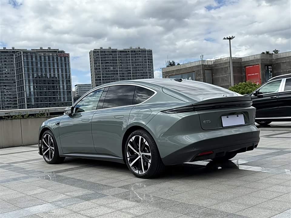 NIO ET5