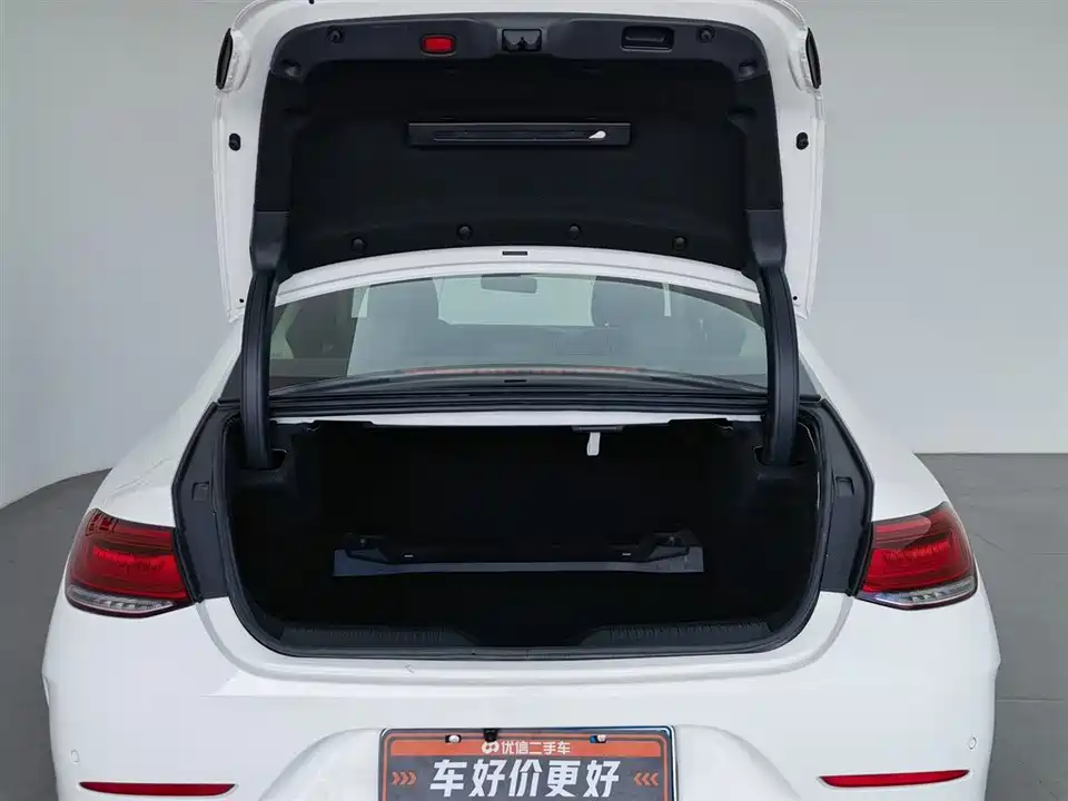 Mercedes-Benz CLS Mercedes-Benz CLS