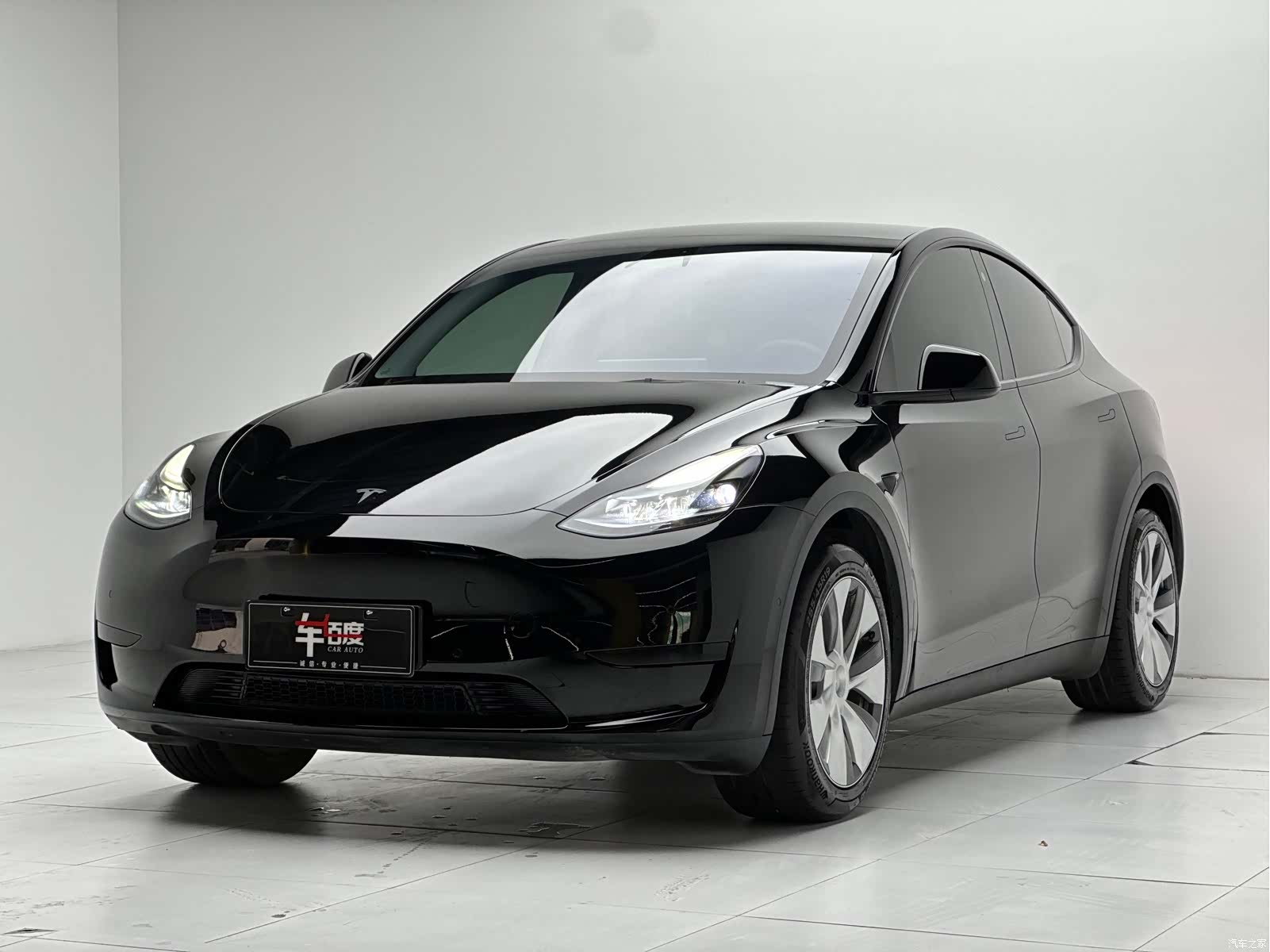 Tesla Model Y, 2023 1