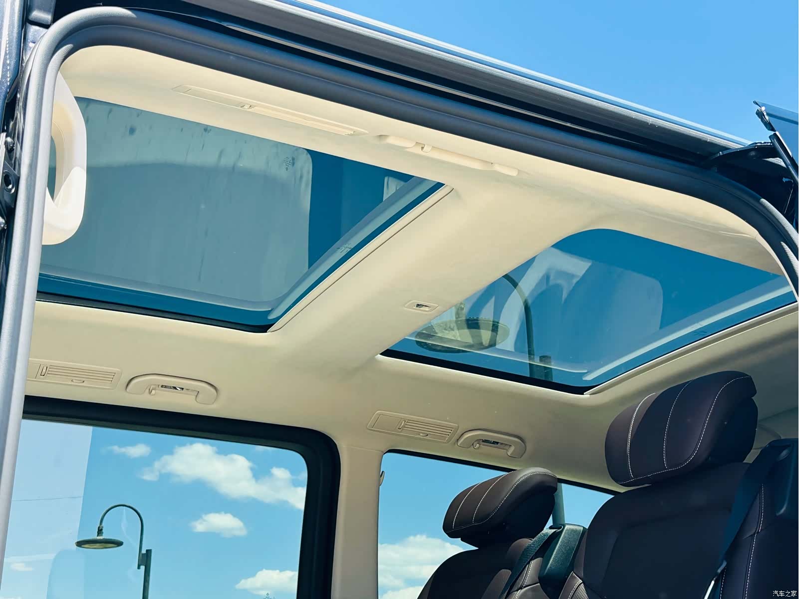 Mercedes-Benz V-Class, 2026 23
