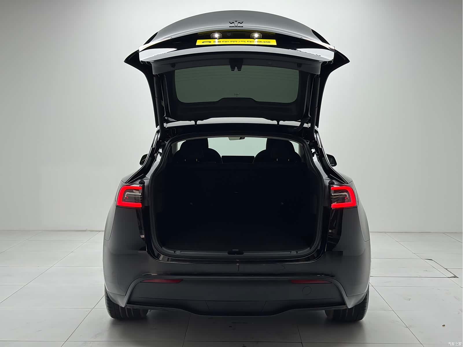 Tesla Model Y, 2023 21