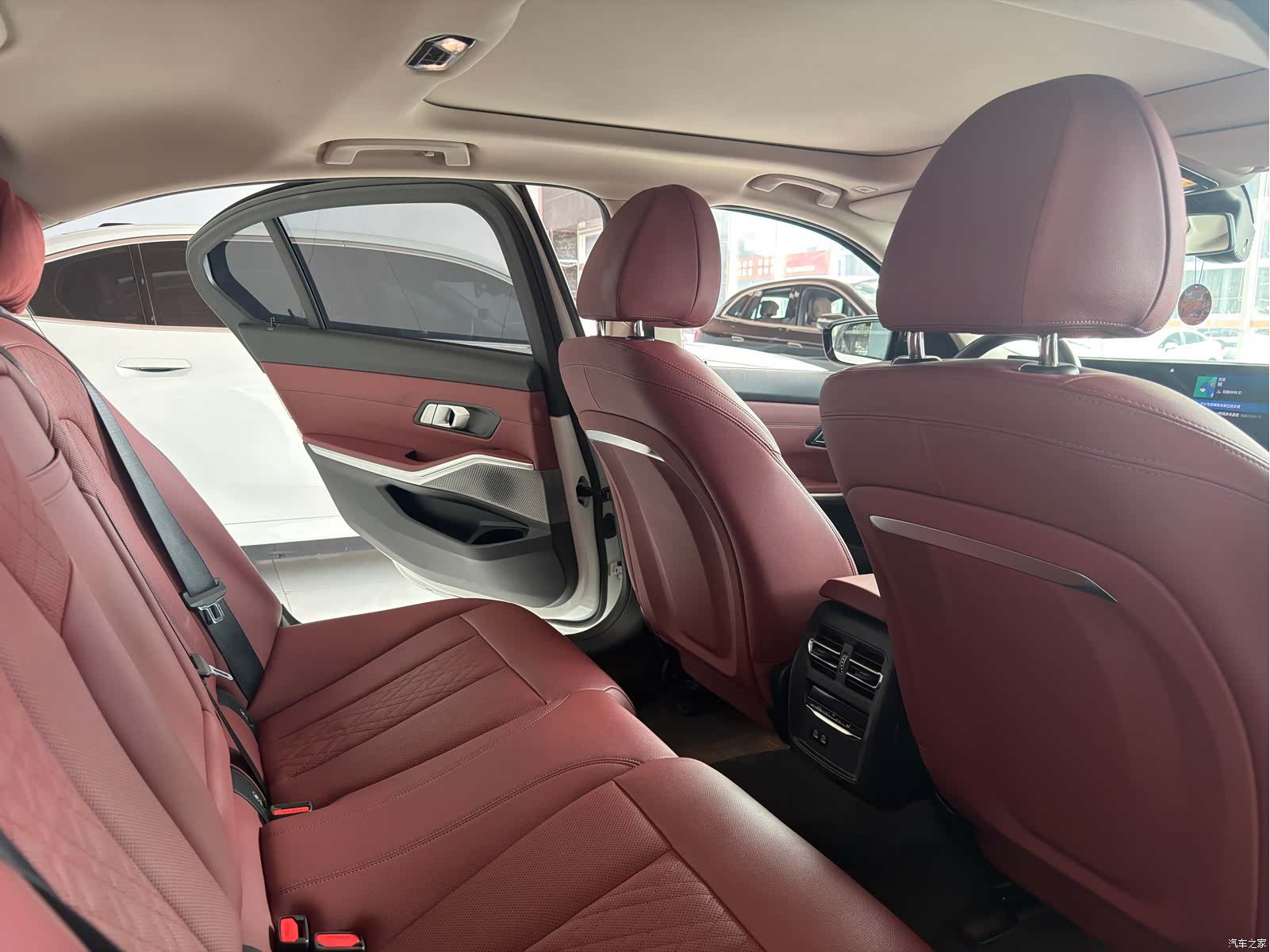 BMW i3, 2023 все фото