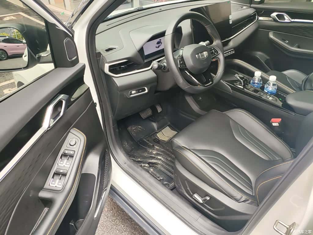 Geely Coolray, 2025 16