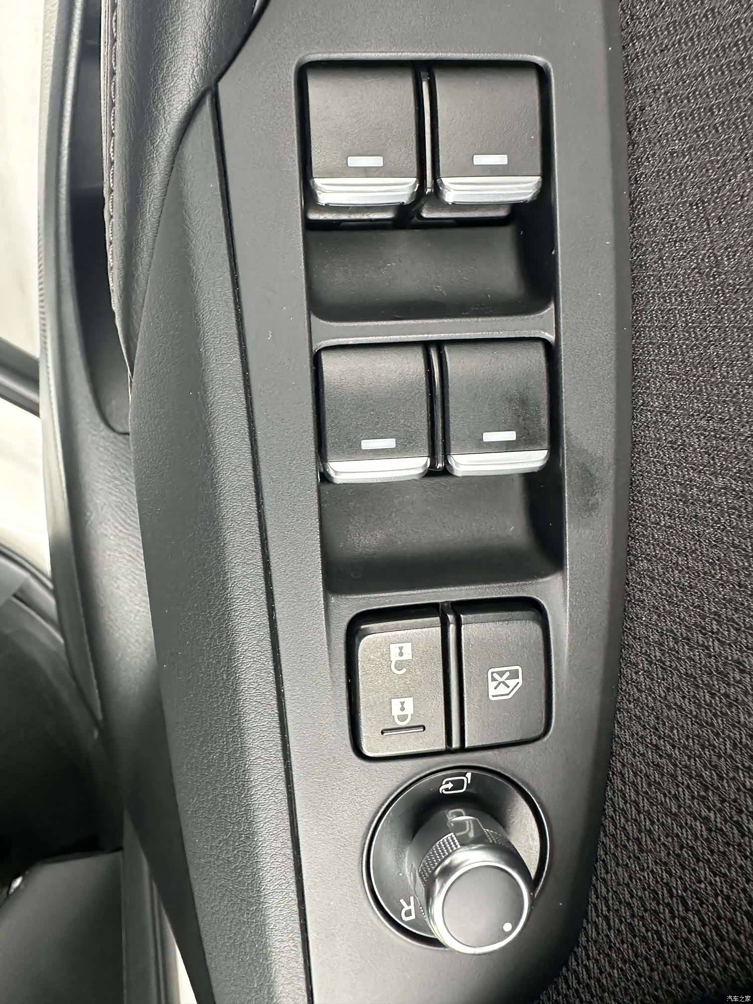 Mazda CX-4, 2023 11