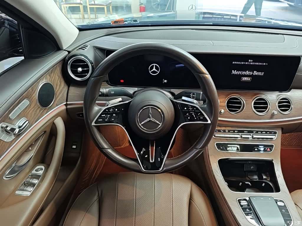 Mercedes-Benz E-Class, 2023 11