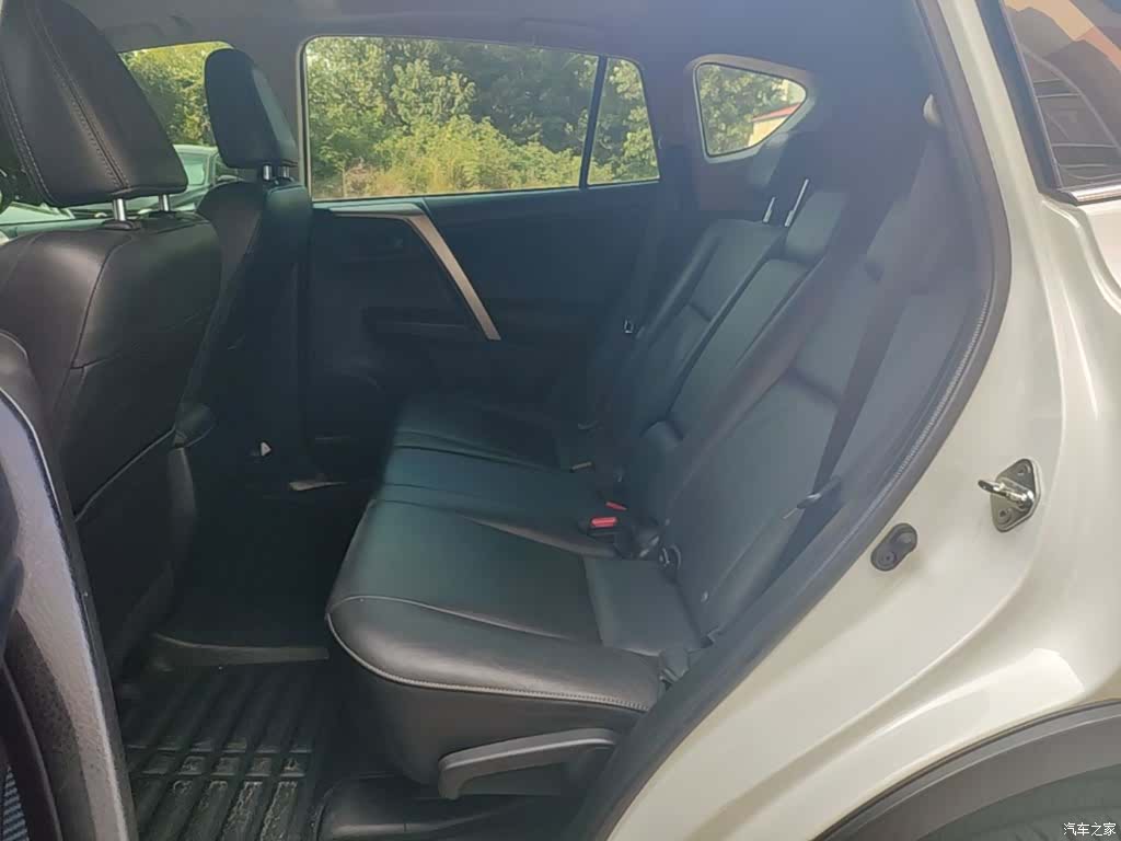 Toyota RAV4, 2015 17