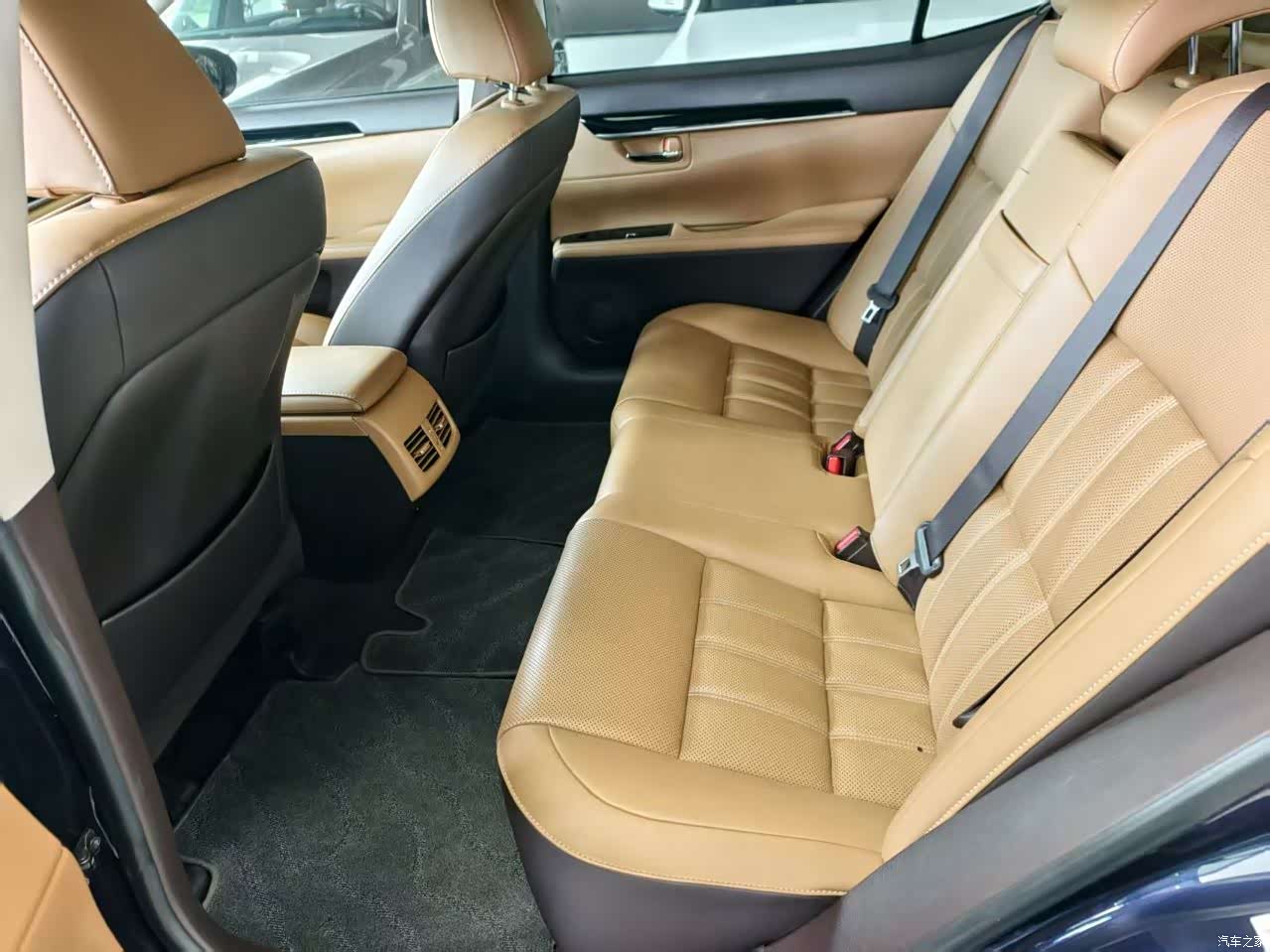 Lexus ES, 2017 все фото