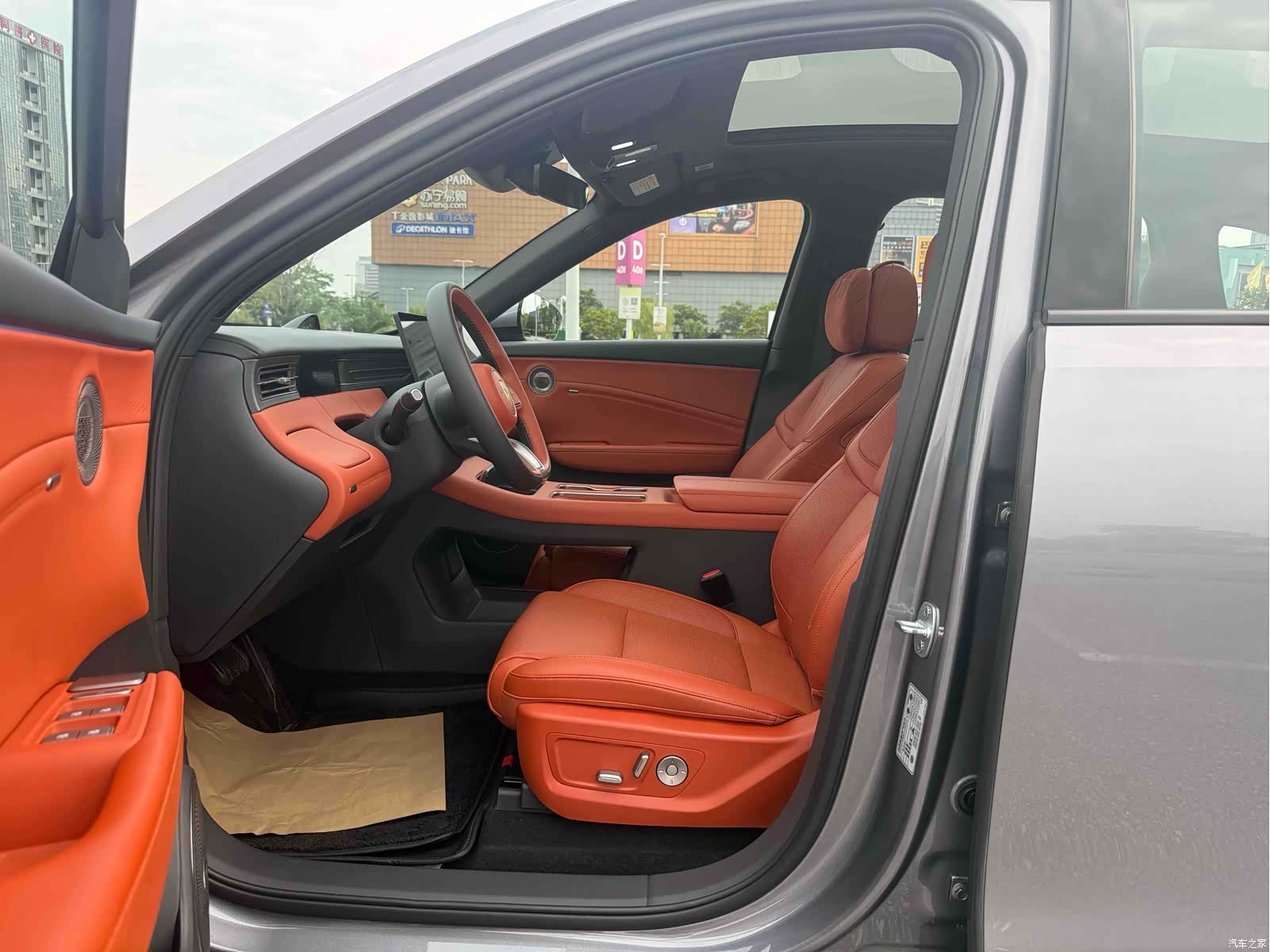 Hongqi HS6, 2025 4