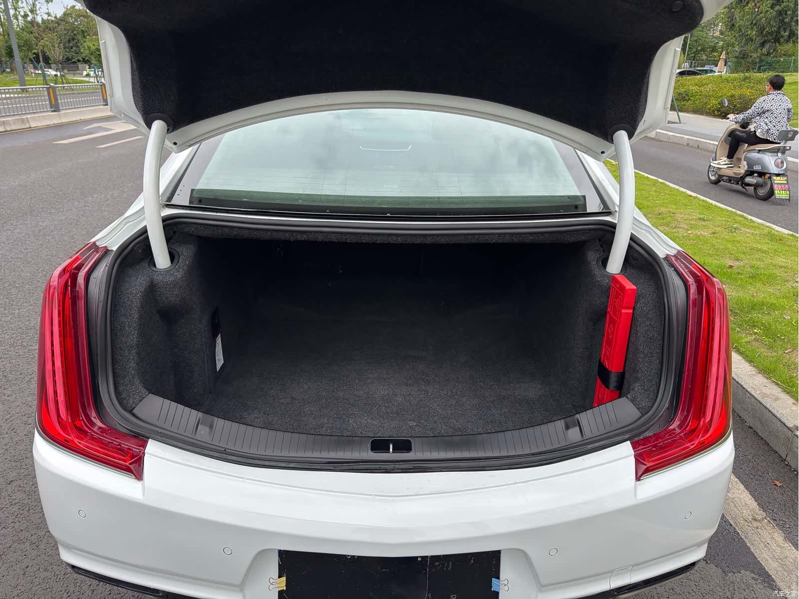 Cadillac XTS, 2018 13