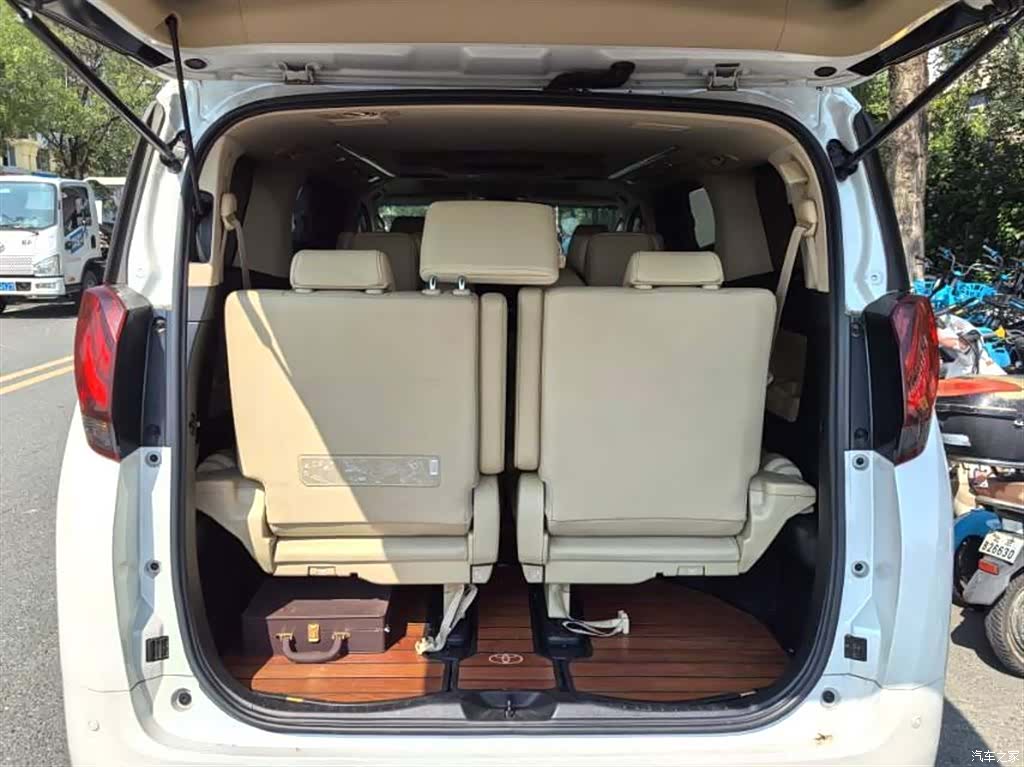 Toyota Alphard, 2018 все фото