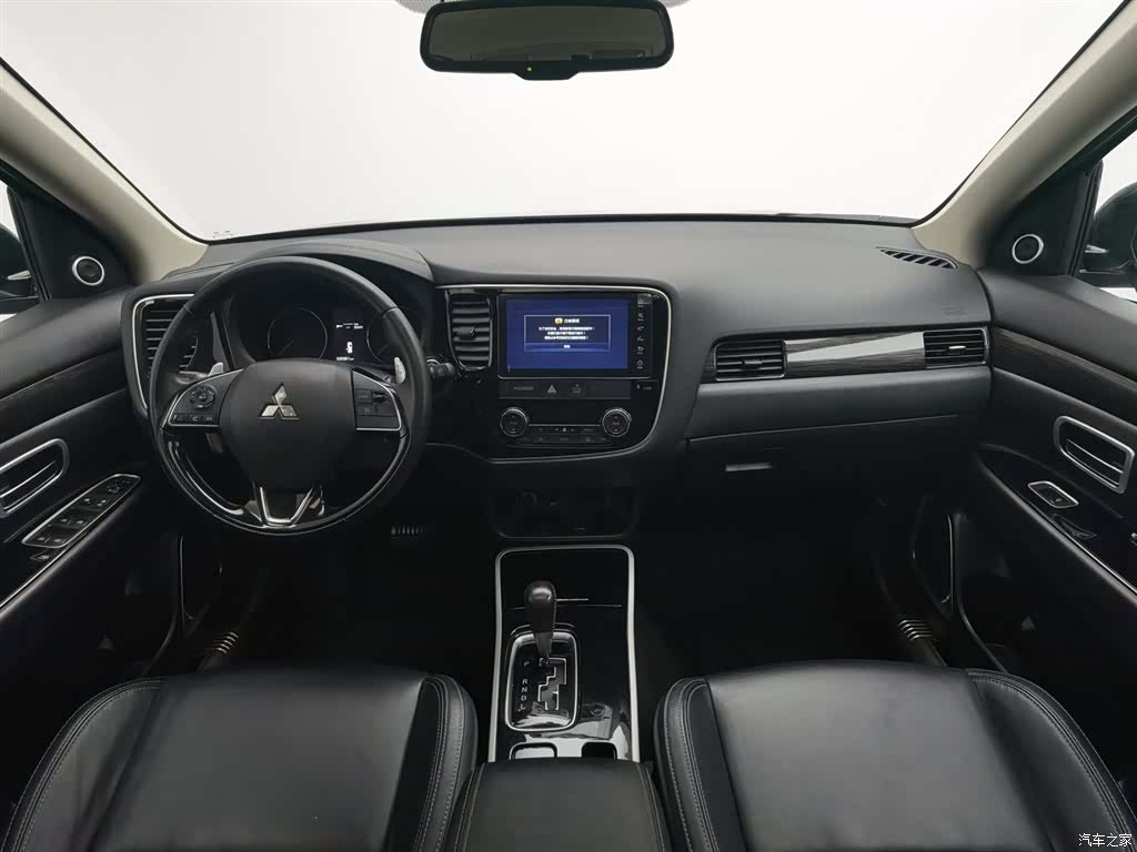 Mitsubishi Outlander, 2020 все фото
