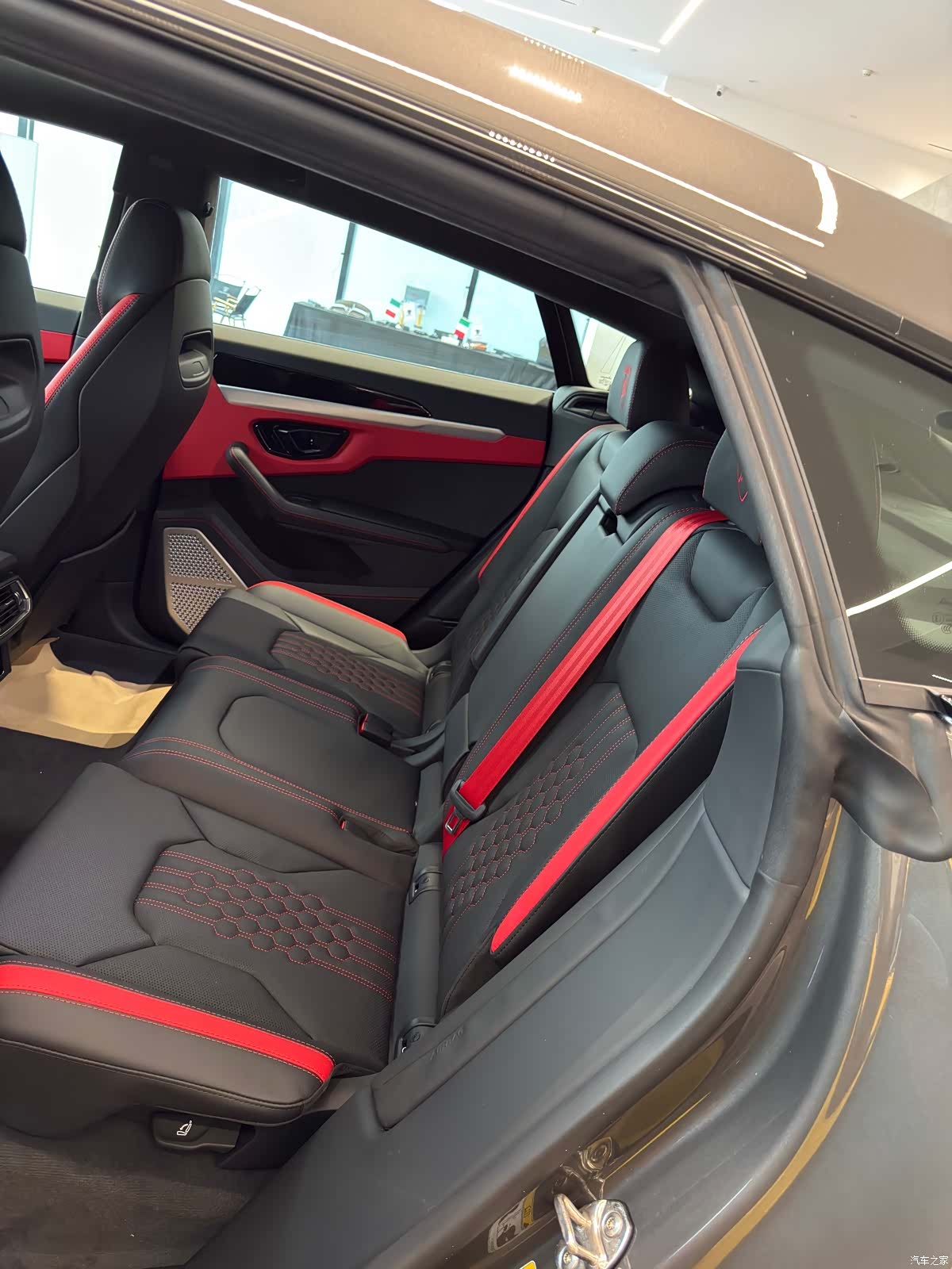 Lamborghini Urus, 2025 9