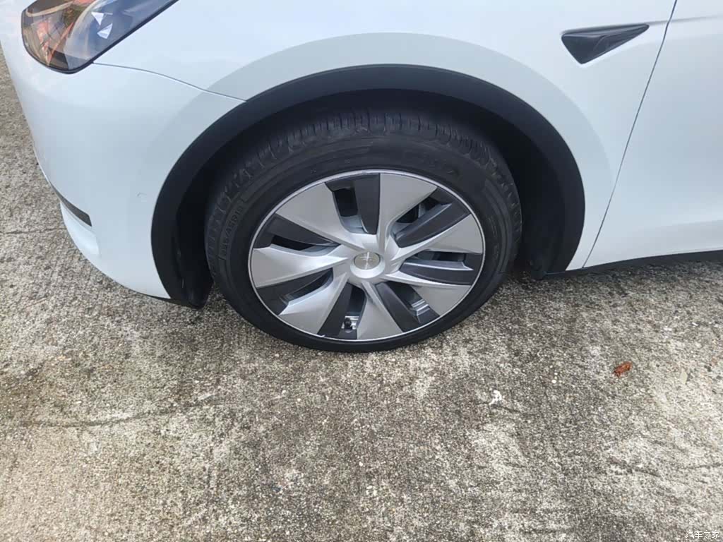 Tesla Model Y, 2022 23