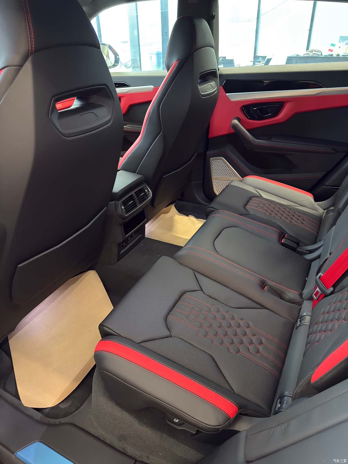 Lamborghini Urus, 2025 4