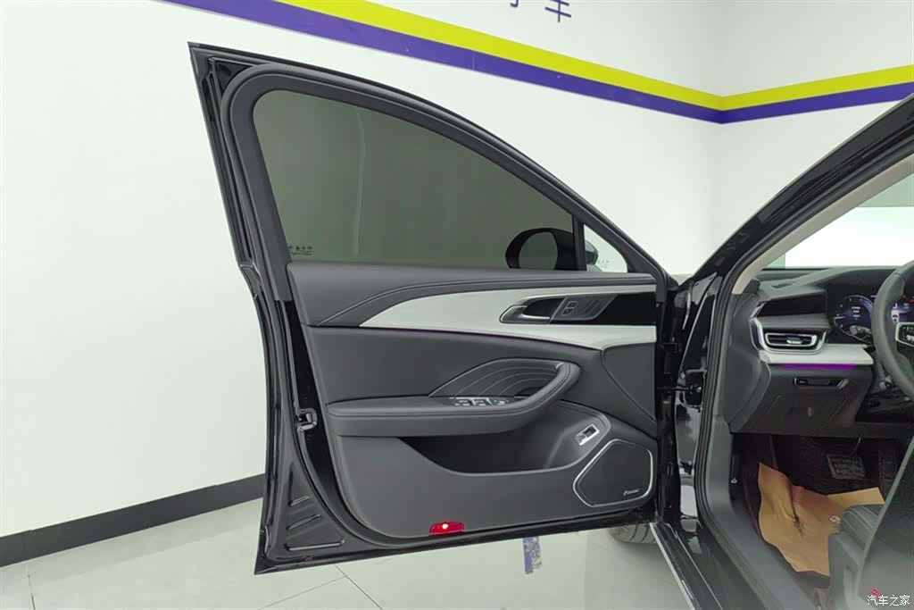 Hongqi H5, 2025 7