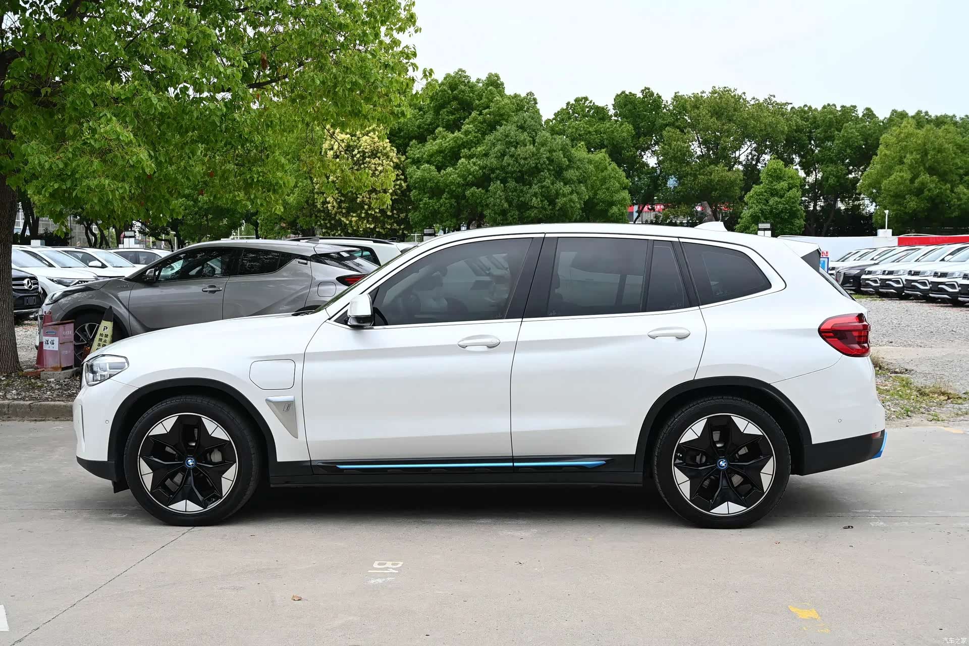 BMW iX3, 2021 3