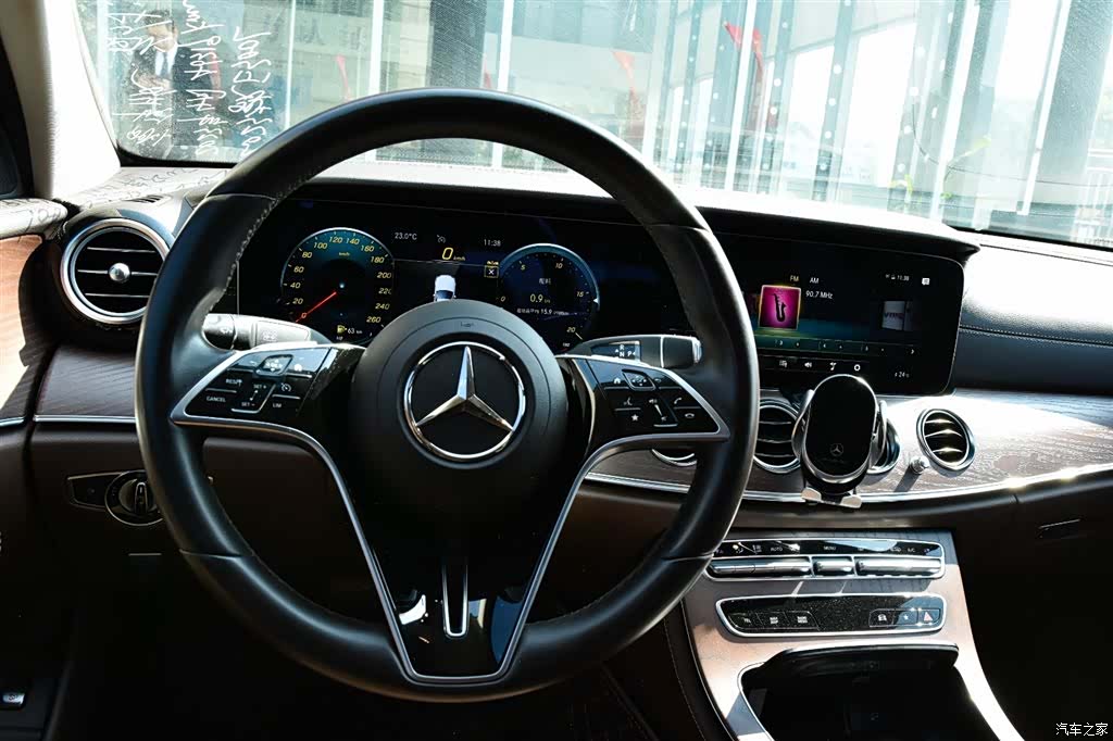 Mercedes-Benz E-Class, 2023 17
