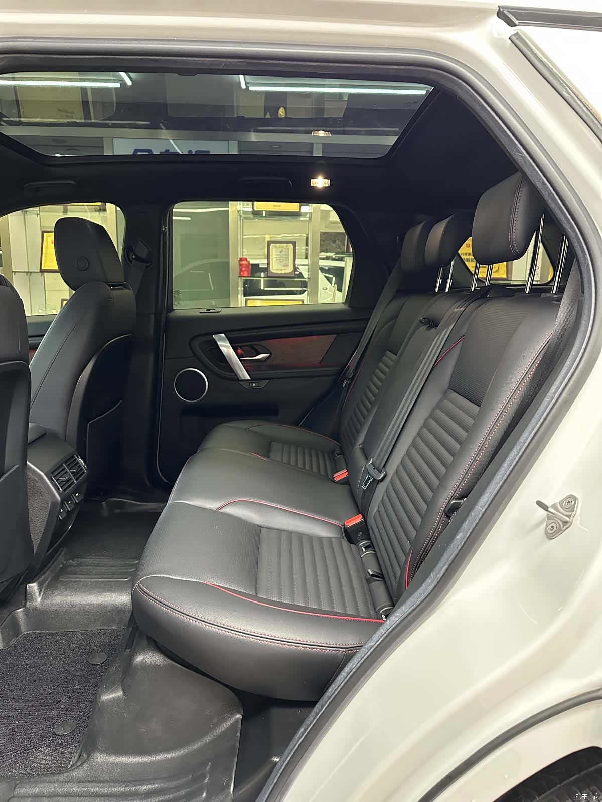 Land Rover Discovery, 2023 все фото