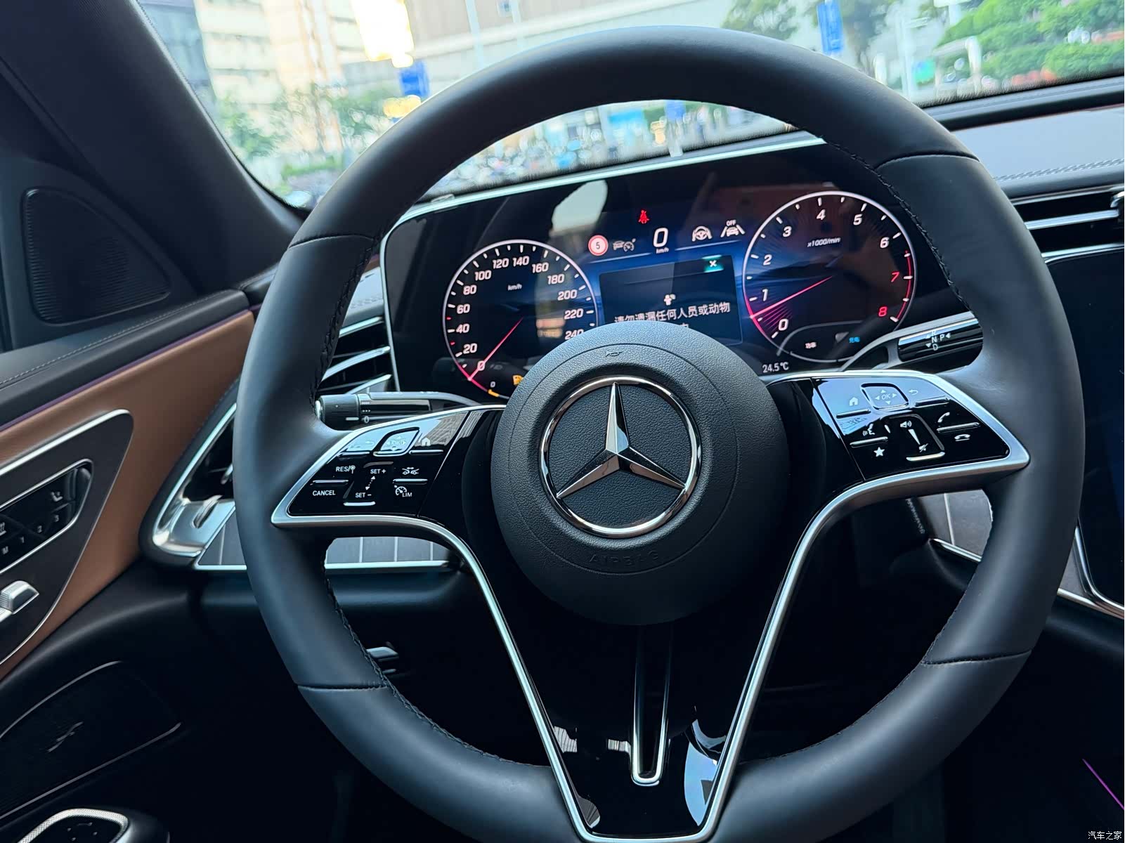 Mercedes-Benz E-Class, 2024 23