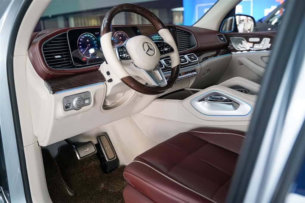 Maybach GLS, 2023 2