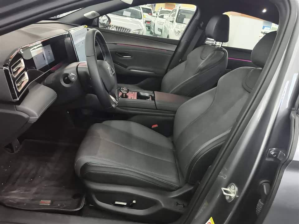 BYD Qin L BYD Qin L