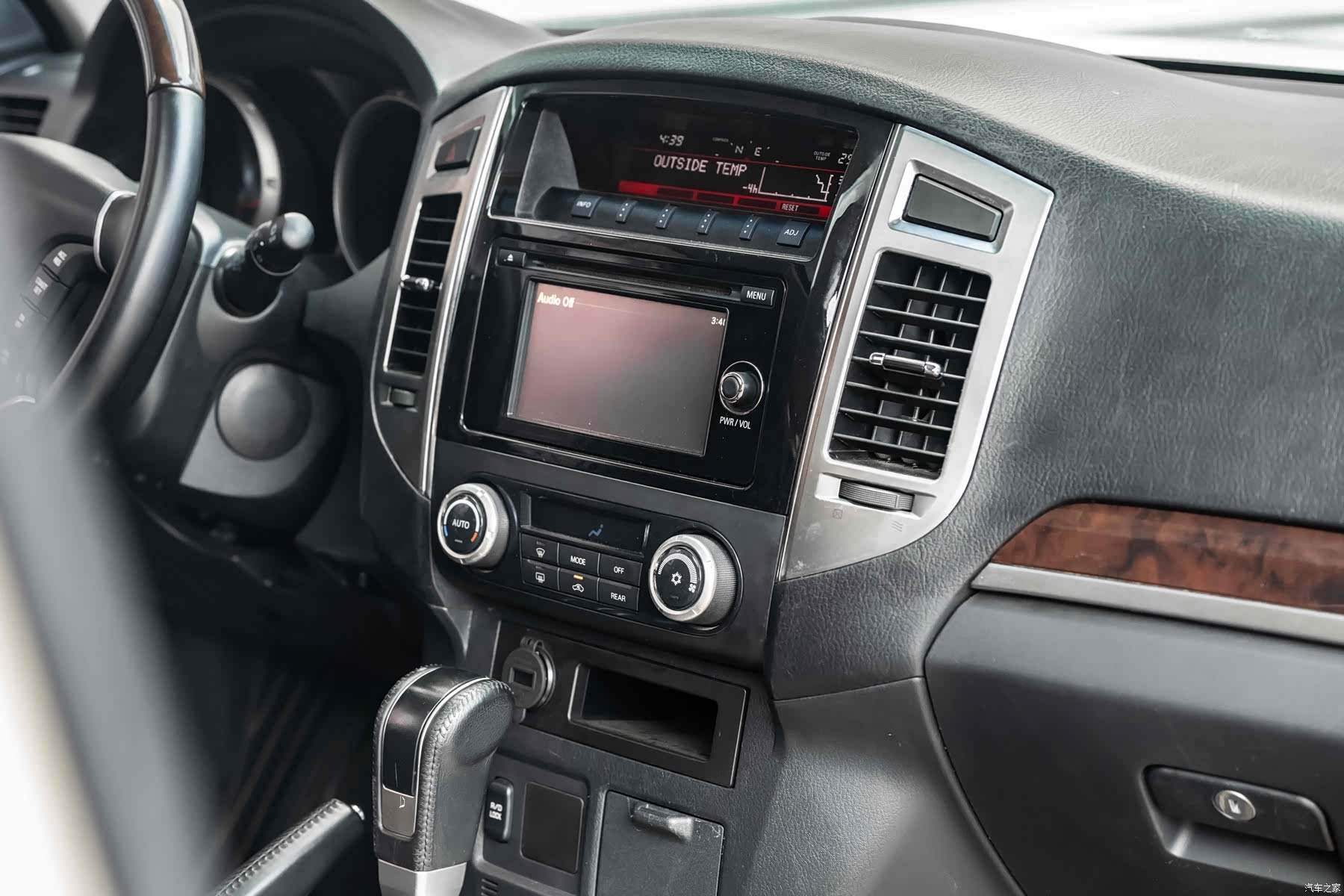 Mitsubishi Pajero, 2019 14