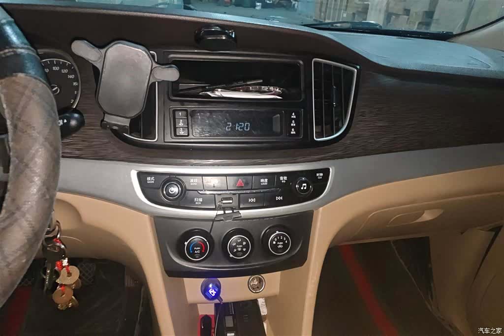 Wuling 730, 2022 13